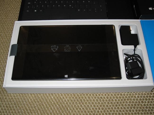 Microsoft Surface im Karton