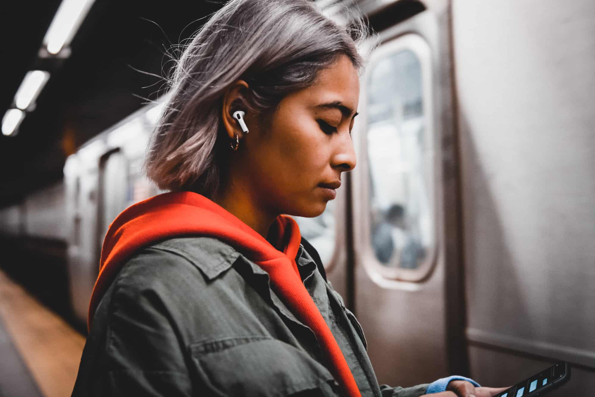 AirPods Pro an der Bahn