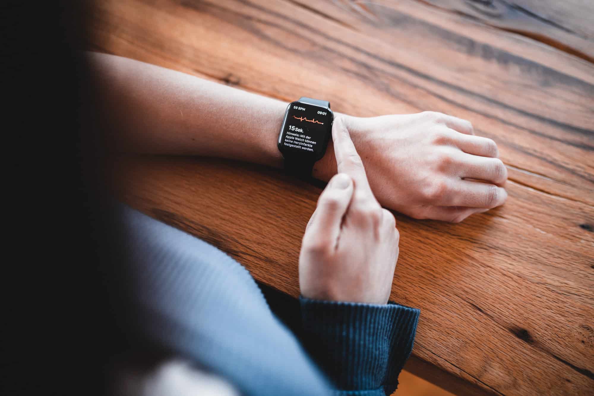 Apple Watch EKG Funktion benutzen