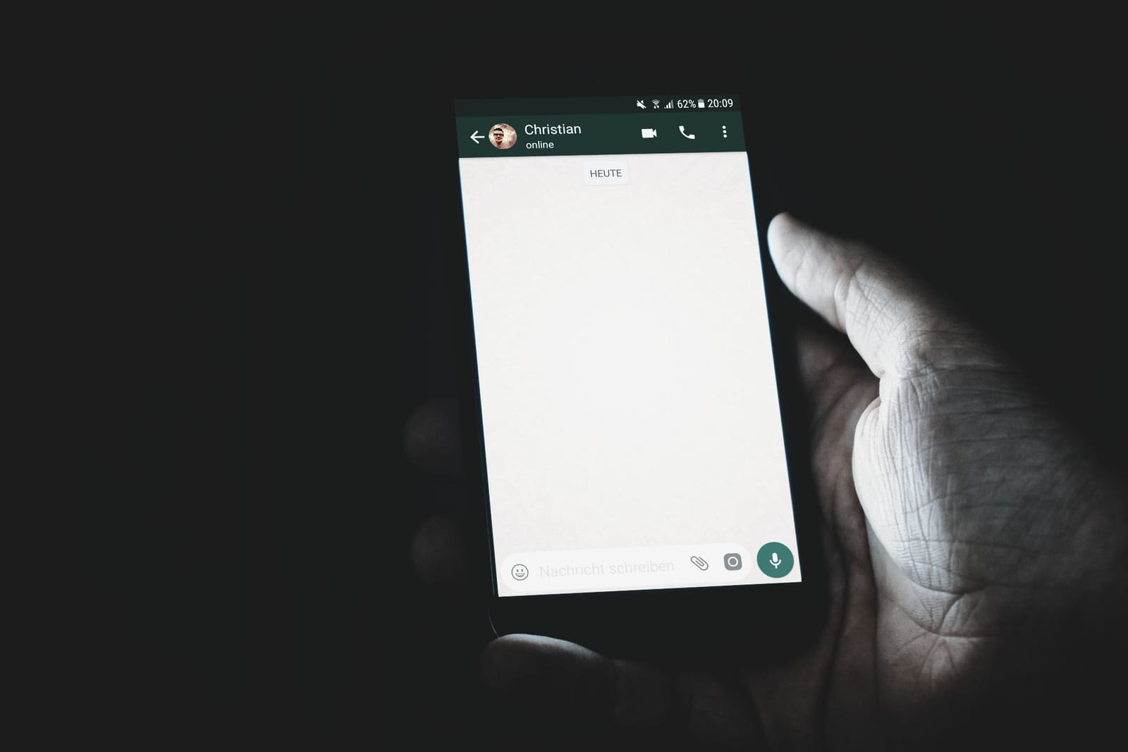 WhatsApp Kontakt hat neue Nummer