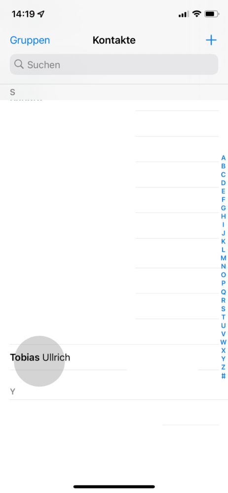 Öffne die Kontakte an dem iPhone und wähle einen Kontakt aus, den du löschen möchtest