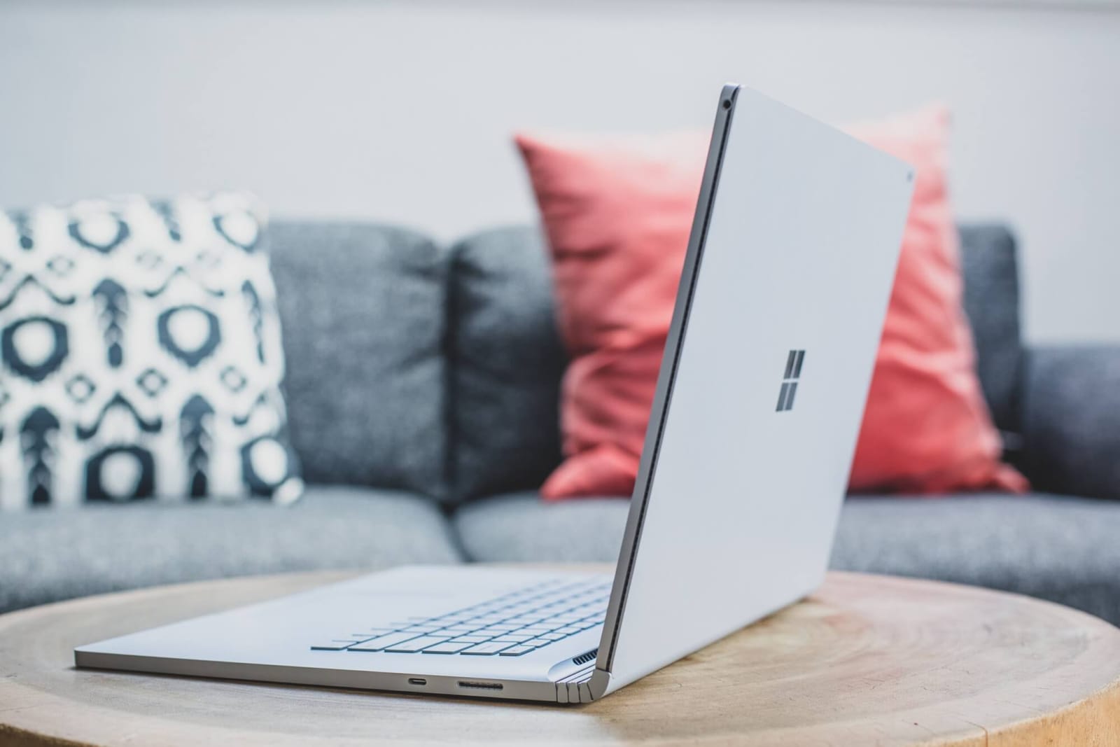 Windows 10 Suche schwarz